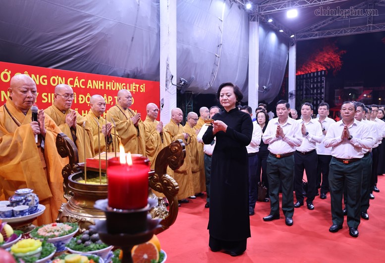731-hai-cot-liet-si-cau-sieu-cho-anh-linh-731-liet-si-truoc-gio-truy-dieu-an-tang_nguoiphattu_com 0.jpg